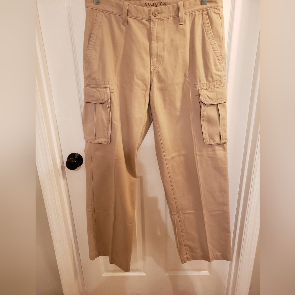 Men's khaki cargo pants
